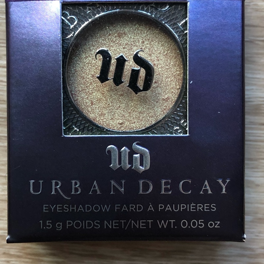 Urban Decay eye shadow single- sideline